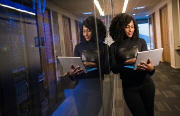 Women in a black shirt with a laptop